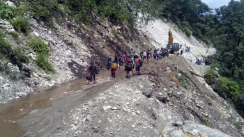 बेँसीसहर-चामे सडकमा राति सवारी सञ्चालनमा रोक